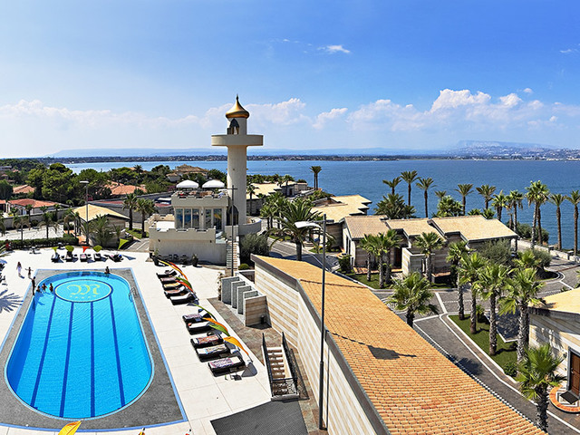 http://Minareto%20Seaside%20Luxury%20Resort%20(ex.%20Grand%20Hotel%20Minareto)