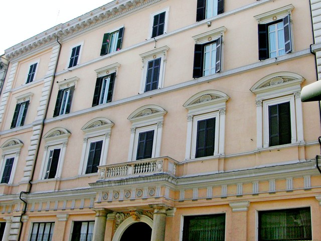 http://Colosseo%20Studio%20Suites