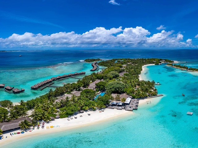 http://Sheraton%20Maldives%20Full%20Moon%20Resort%20&%20Spa