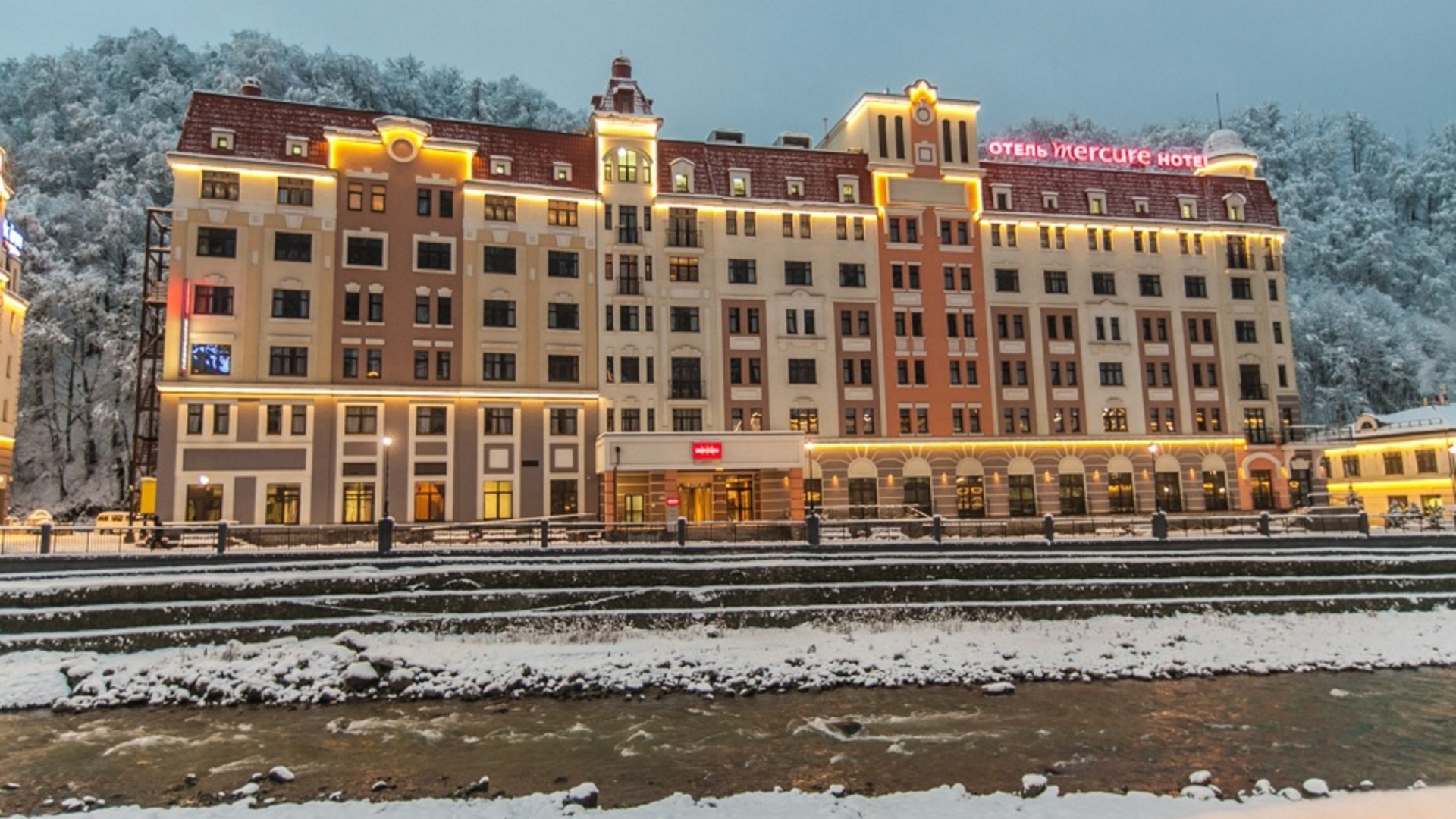 Меркури красная. Красная Поляна Mercure Rosa Khutor. Mercure Rosa Khutor, отель 4*. Отель Меркурий Сочи роза Хутор. Отель Меркури Сочи роза Хутор.