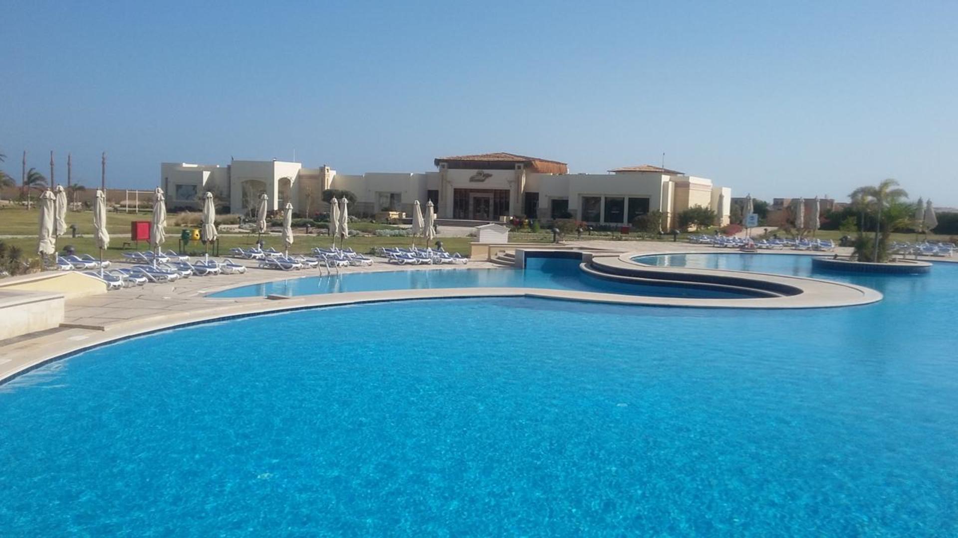 Moevenpick resort soma bay. Movenpick Resort Soma Bay Хургада. Movenpick Soma Bay Египет. Movenpick Waterpark Resort & Spa Soma Bay 5*. Movenpick Resort Soma Bay пляж.