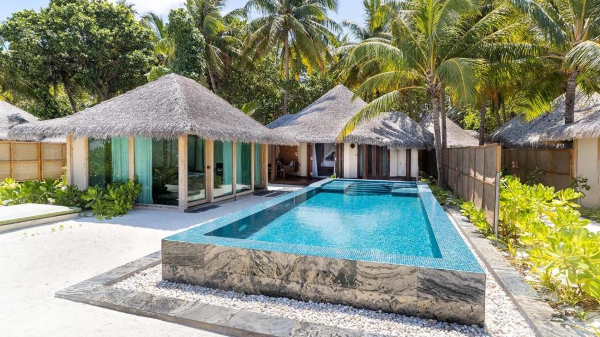 Отель Киха Бич Мальдивы вилла с бассейном