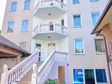 Эльбрус (ex. Family; Островок), Гостиница
