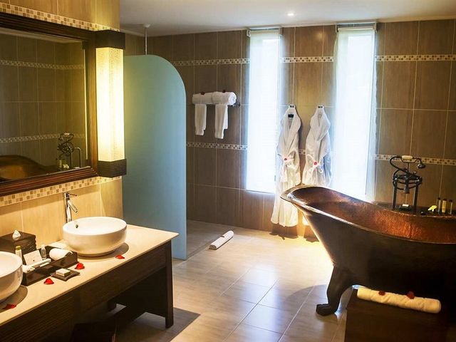 фото DoubleTree by Hilton Seychelles Allamanda Resort & Spa (ex. TClub Allamanda Resort) изображение №18