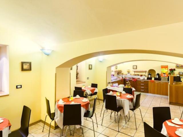 фото Central Tiepolo Hotel Prague (Hotel Tiepolo Prague, Central Hotel Tiepolo Praga) изображение №10