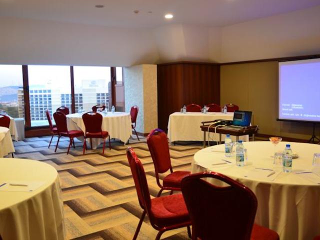 фото отеля Tryp Bosphorus Taksim (ex. Tryp by Wyndham Istanbul Taksim Hotel) изображение №9