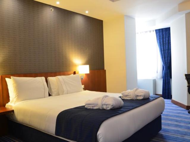 фото Tryp Bosphorus Taksim (ex. Tryp by Wyndham Istanbul Taksim Hotel) изображение №18