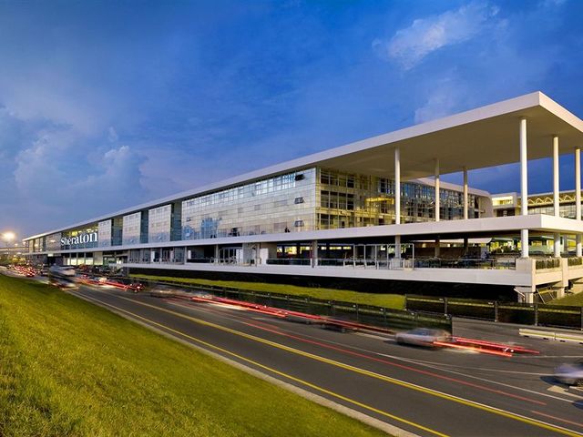 фото отеля Sheraton Milan Malpensa Airport Hotel & Conference Center изображение №1