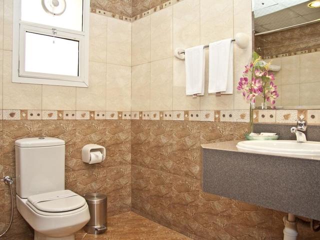 фото Ramee Regent Beach Resort изображение №14