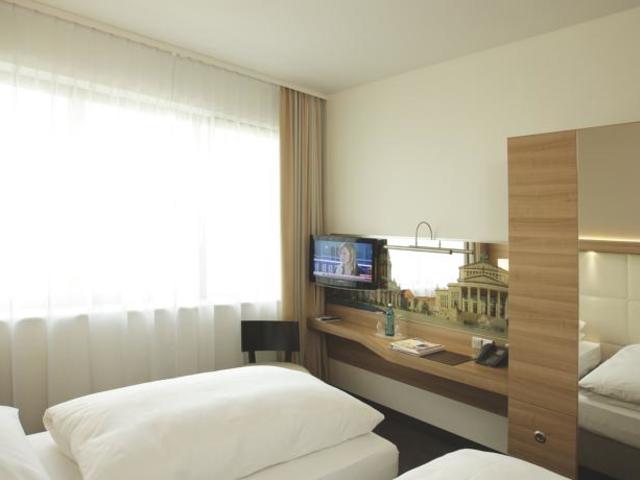 фото отеля Ramada Hotel Berlin Alexanderplatz изображение №21