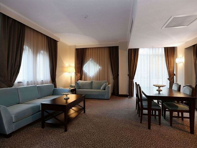 фото отеля Tiflis Palace изображение №37