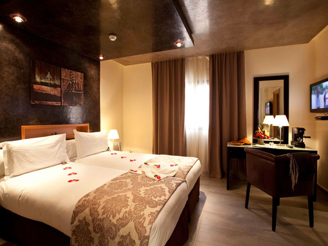 фото отеля Dellarosa Hotel Suites & Spa изображение №13