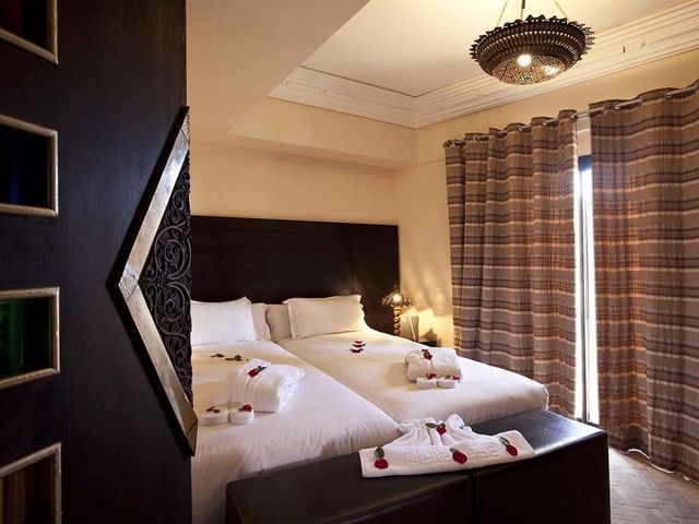 фото отеля Dellarosa Hotel Suites & Spa изображение №17