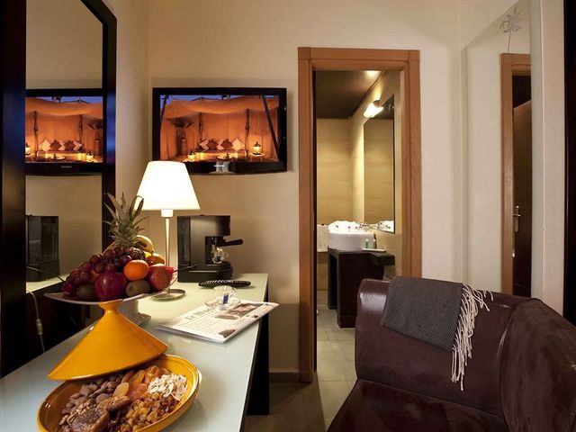 фотографии Dellarosa Hotel Suites & Spa изображение №28