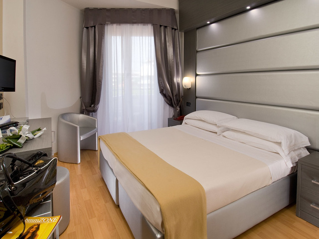 фото отеля Madison Hotel & Residence изображение №13