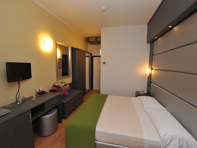 фото отеля Madison Hotel & Residence изображение №17