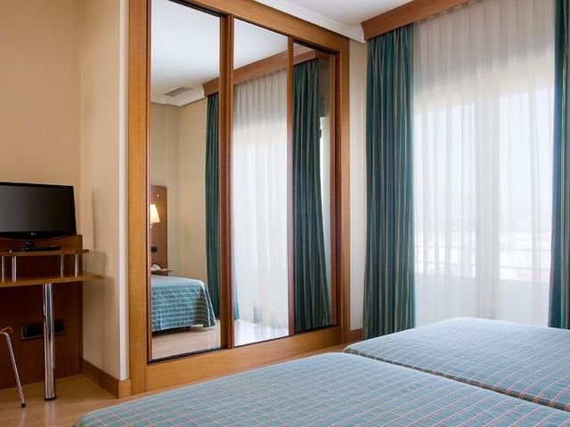 фото отеля NH San Pedro изображение №29