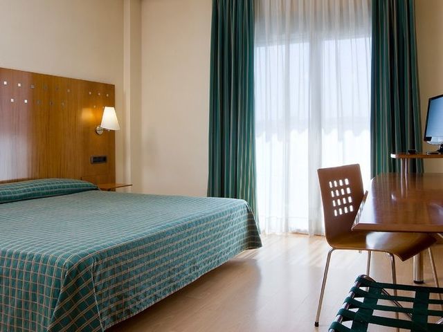 фотографии отеля NH San Pedro изображение №31