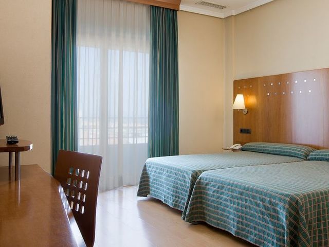 фото отеля NH San Pedro изображение №33