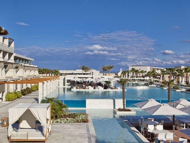 http://Avra%20Imperial%20Hotel