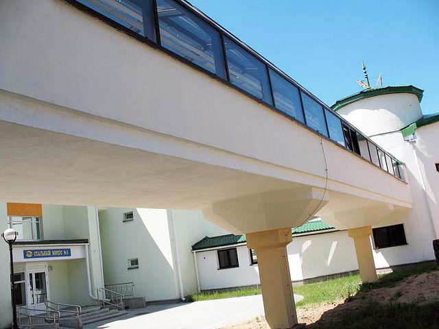 здания с переходами. крытый переход между корпусами клиники 7. больница пирогова в измайлово. крытый переход между корпусами клиники 7. больница стеклянный переход между корпусами.