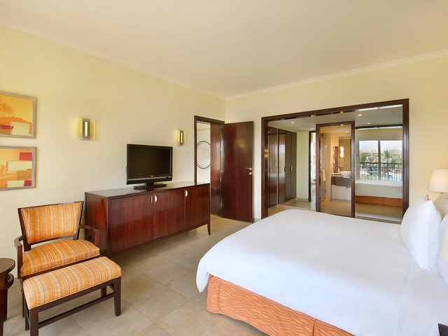 фотографии отеля DoubleTree by Hilton Sharks Bay Resort изображение №67