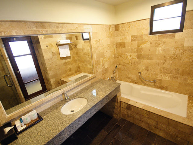 фотографии отеля Kamala Beachfront изображение №43