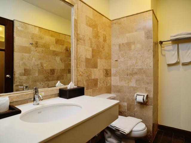 фото отеля Kamala Beachfront изображение №9