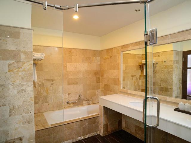 фото отеля Kamala Beachfront изображение №5