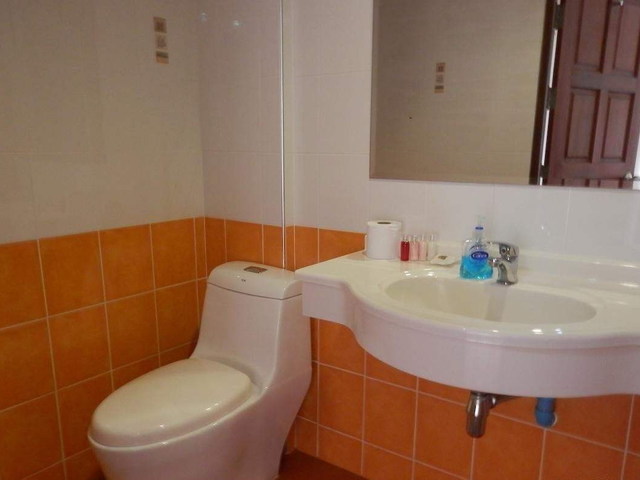 фото отеля Ban Patong Residence изображение №37