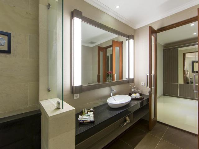 фото The Banyumas Suite Villa Legian изображение №54