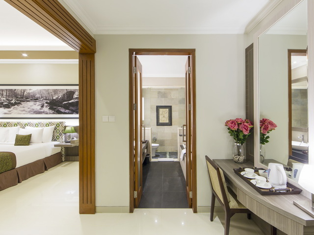 фото The Banyumas Suite Villa Legian изображение №10