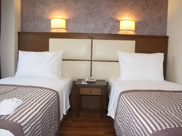 фото Aristocrat Hotel изображение №22