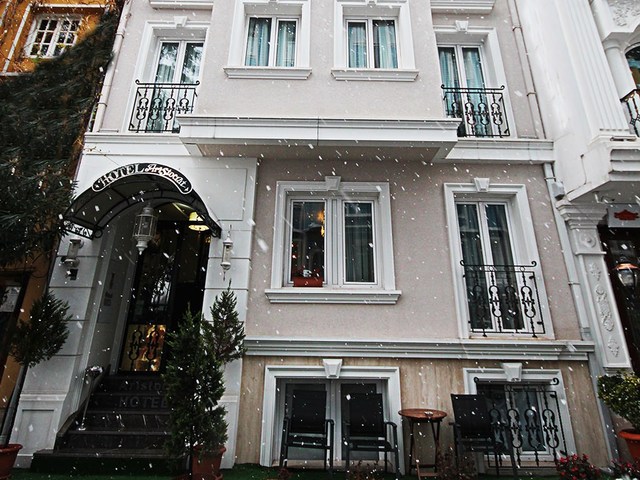 фото отеля Aristocrat Hotel изображение №1