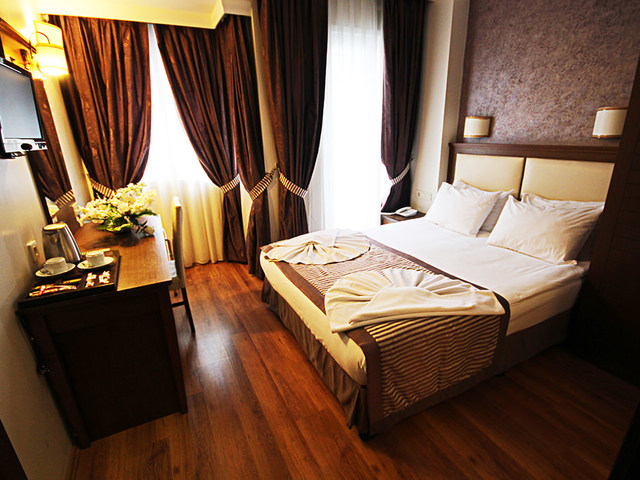 фото отеля Aristocrat Hotel изображение №9