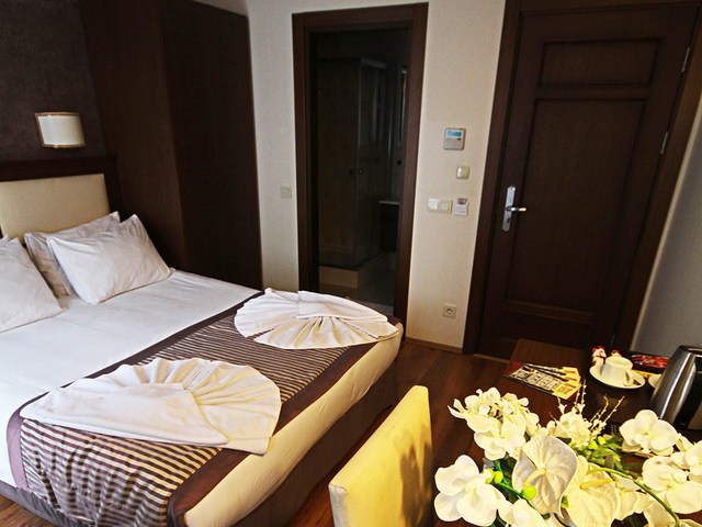 фотографии Aristocrat Hotel изображение №4