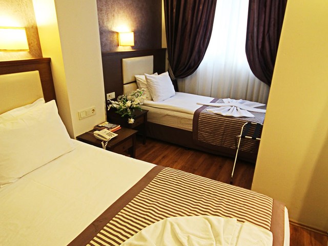 фотографии отеля Aristocrat Hotel изображение №3