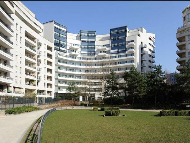 фото отеля Residhome Appart Hotel Courbevoie la Defense (ex. Residhome Appart Hotel Parc du Millenaire) изображение №1