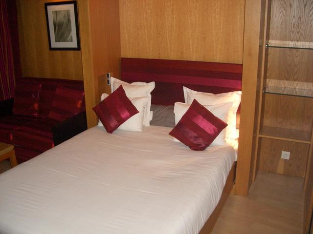 фото отеля Residhome Appart Hotel Courbevoie la Defense (ex. Residhome Appart Hotel Parc du Millenaire) изображение №21