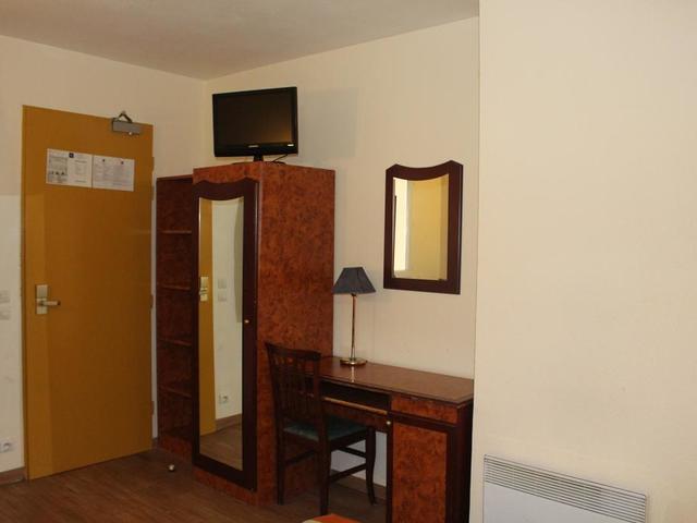 фото Eurohotel Paris Nord (ex. Euro Hotel Sovereign Paris Saint-Denis) изображение №14