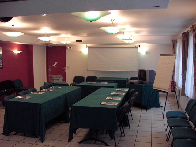 фотографии отеля Eurohotel Paris Nord (ex. Euro Hotel Sovereign Paris Saint-Denis) изображение №3