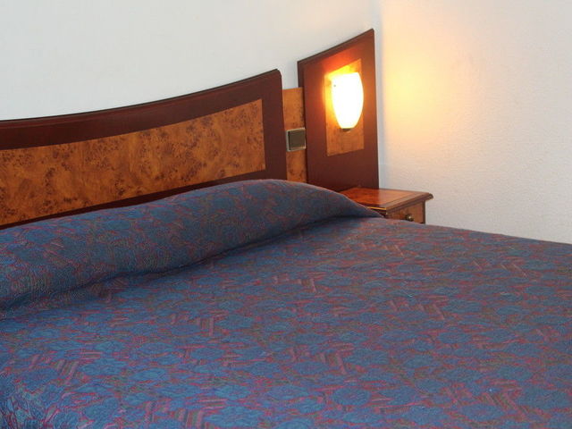 фото Eurohotel Paris Nord (ex. Euro Hotel Sovereign Paris Saint-Denis) изображение №2