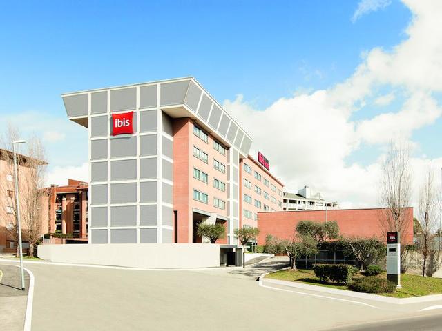 фото отеля ibis Roma Fiera изображение №1
