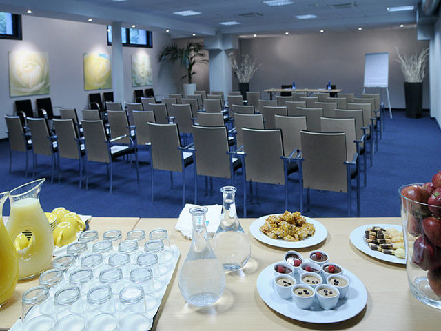 фото IH Hotels Milano Gioia (ех. Express by Holiday Inn Milan Bicocca) изображение №22