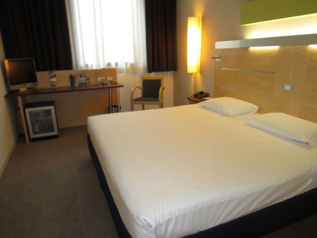 фото IH Hotels Milano Gioia (ех. Express by Holiday Inn Milan Bicocca) изображение №10