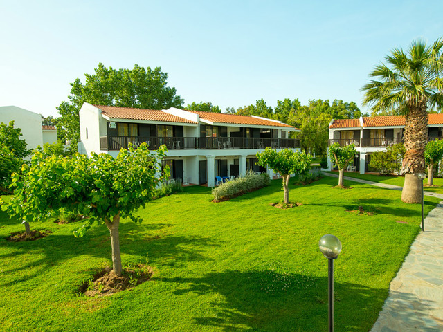 фотографии Golden Coast Hotel & Bungalows изображение №28