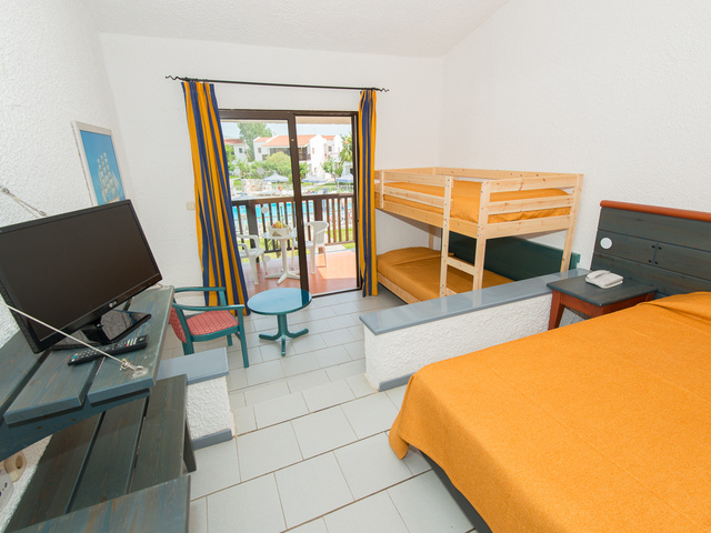 фотографии отеля Golden Coast Hotel & Bungalows изображение №23