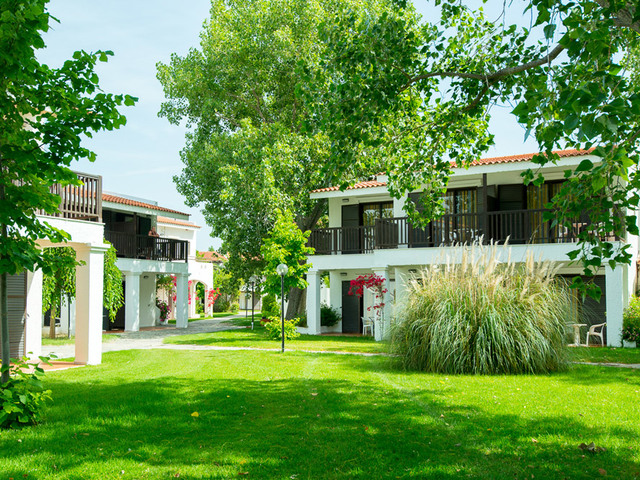 фотографии отеля Golden Coast Hotel & Bungalows изображение №19