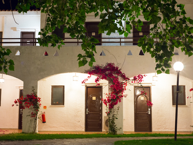 фото отеля Golden Coast Hotel & Bungalows изображение №17
