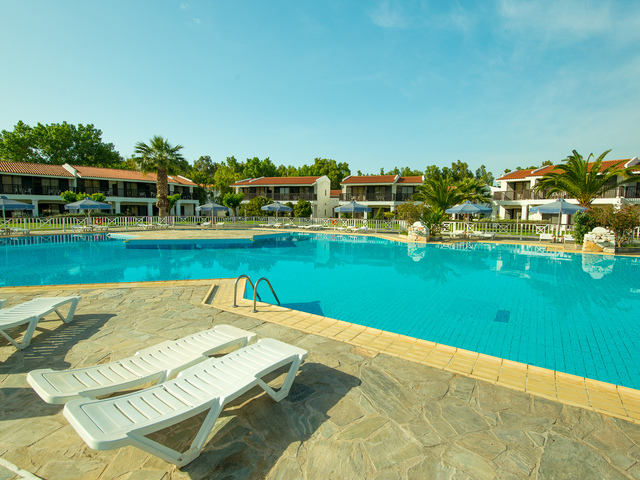 фото Golden Coast Hotel & Bungalows изображение №14